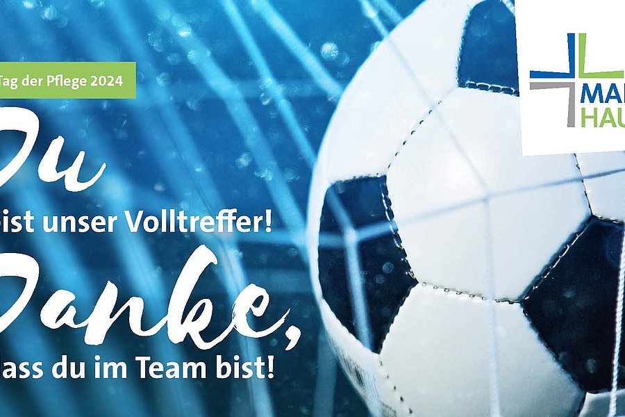 Fußball im Netz vor blauem Hintergrund, Text 'Tag der Pflege 2024 Du bist unser Volltreffer! Danke, dass du im Team bist!', Logo Marien Haus rechts oben