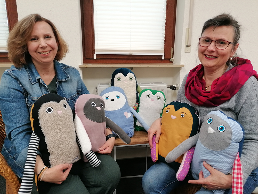 Für Claudia Kossmann (links) und Erzebet Endlein ist das Projekt ANIMO ein Herzensanliegen. Foto: Beate Christ